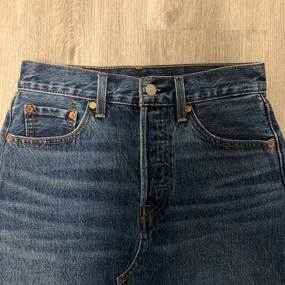 Levi's Medium Wash Denim Jean Skirt Women's Size 26 5- Button Fly Raw Edge Hem - Picture 3 of 12